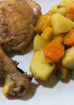 Una foto de Pollo con verduras al horno 🍗
