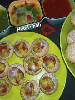 रगड़ा पानी पूरी (Ragda pani puri recipe in hindi) रेसिपी मुख्य फोटो