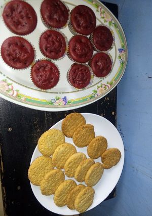 A picture of Eggless red velvet cupcakes.