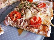 Une photo de courgette pizza