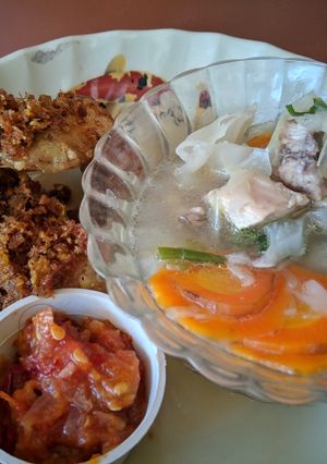 Foto resep Ayam goreng lengkuas dan sop ayam