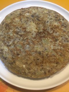 Una foto de Tortilla de calabacín y morcilla de arroz