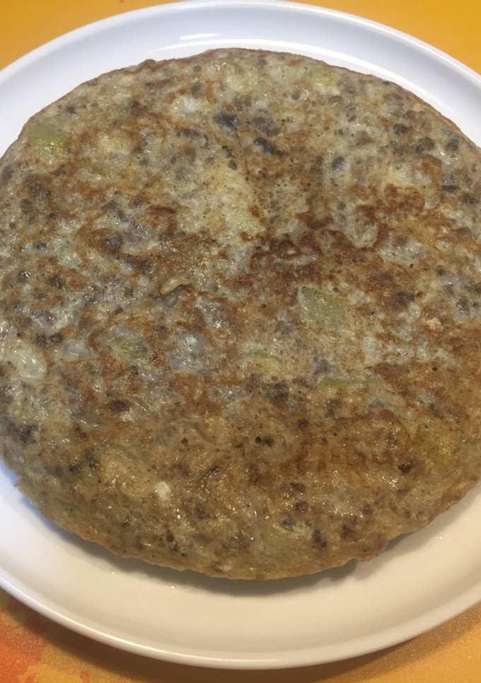 Una foto de Tortilla de calabacín y morcilla de arroz