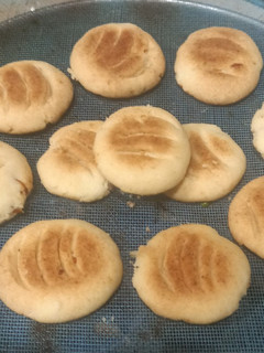 A picture of Diet biscuits with orange peels 🍊 🫓 🫓 without oven.