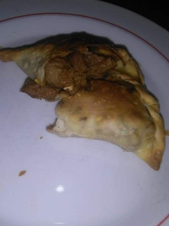 Una foto de Empanadas de carne cortada a cuchillo con papa