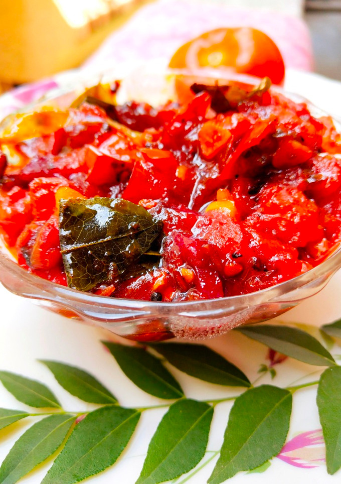 टँगी टोमॅटो चटणी (tomato chutney recipe in marathi) रेसिपी चे मुख्य फोटो 