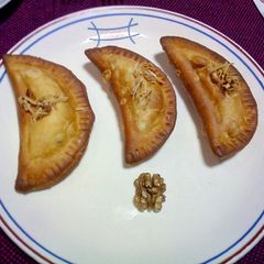 A picture of Gujiya.