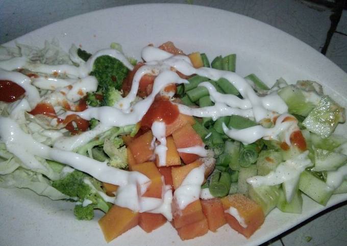 Salad pepaya dan sayuran