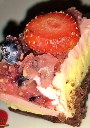 Puncsos-erdei gyümölcsös szelet recept fotója