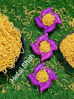 सिंपल बेसन सेव (simple besan sev recipe in Hindi) रेसिपी मुख्य फोटो