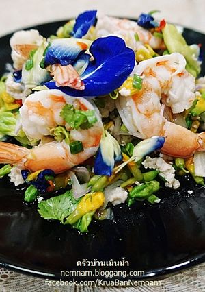 รูปของ ยำดอกไม้ไก่สับกุ้งสด