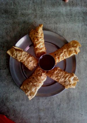 A picture of Crispy papad roll.