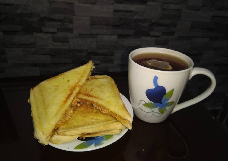 Scrambled egg toast and tea