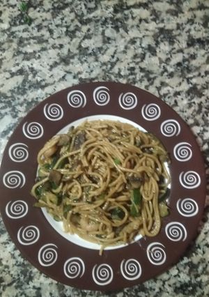 Foto principal de Espaguetis con verduras y salsa de soja