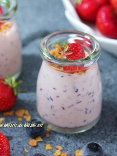 自製優格+夏日莓果優格奶昔 的食譜成品照片