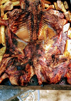 Una foto de Lechón al horno de barro