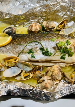 Foto di Spigola al cartoccio con vongole