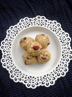 A picture of Oatmeal Cookie Energy Bites.