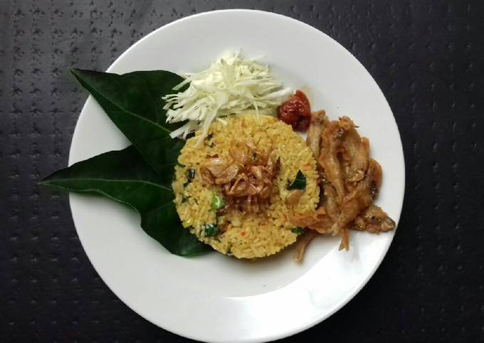 Cara Bikin Nasi Goreng Daun Mengkudu Khas Betawi Rumahan