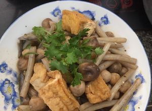 Hình của món Ngó sen kho đậu hủ nấm rơm🍄 (chay).