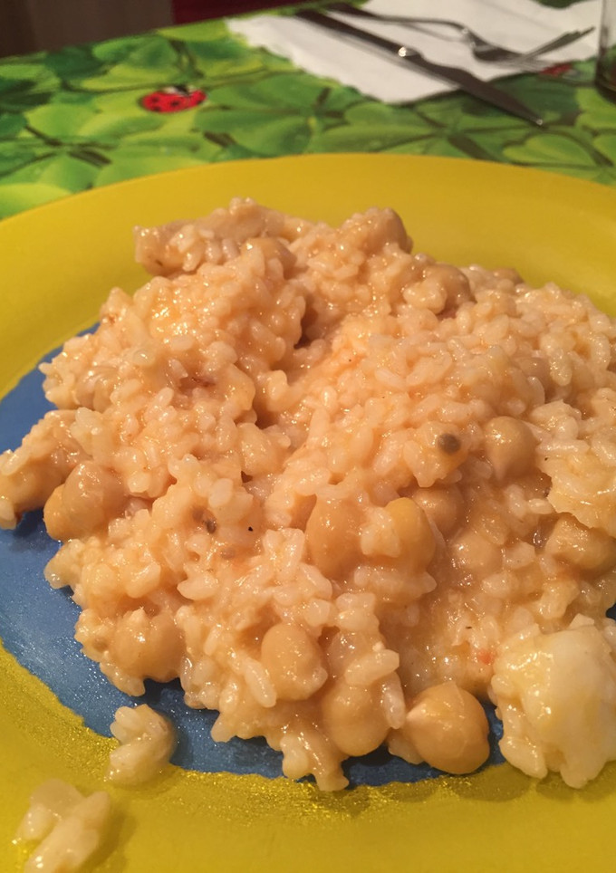 Una foto de Arroz con garbanzos y bacalao
