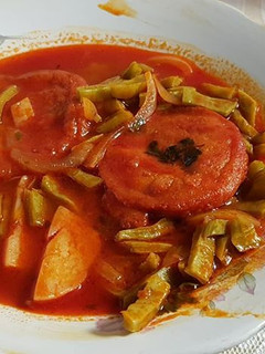 Una foto de Tortitas de charal seco con papa, nopales y caldillo de guajillo doña Tere Correa