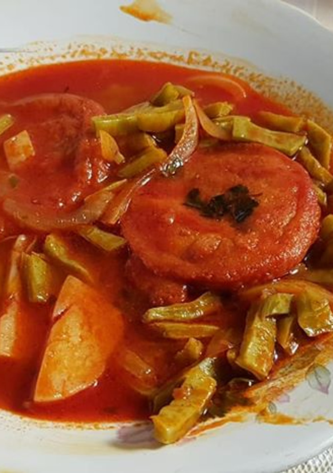 Una foto de Tortitas de charal seco con papa, nopales y caldillo de guajillo doña Tere Correa
