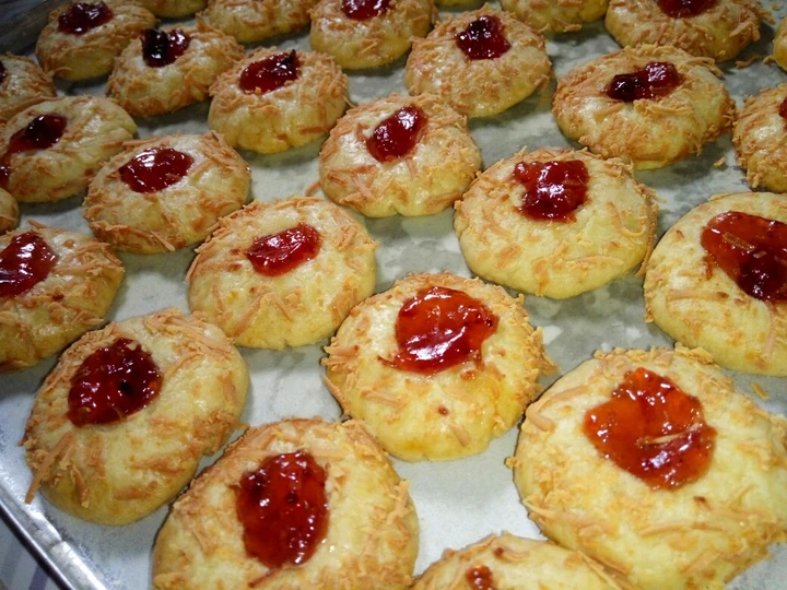 Easy Steps to Prepare Stroberry thumprint cookies the Awesome  So Delicious