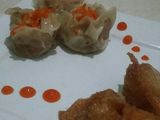 Siomay + pangsit goreng enakkk... 😄