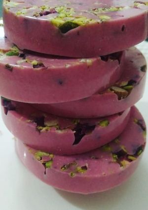 A picture of Rose Pista Chocolate fudge.