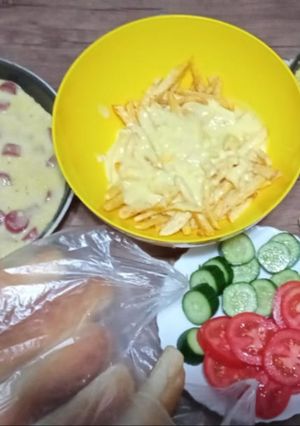 صورة لوصفة بيض وبطاطس وسوسيس بالجبنه السايحه