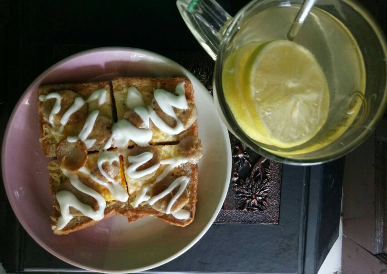 Roti gandum panggang with telur,keju,bakso