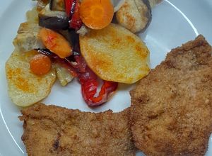 Una foto de Golazo al Horno: Milanesas de Peceto con Verduras Mundialistas 💙🩵🤍