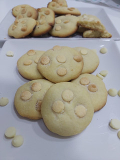 Una foto de Galletas con chips de chocolate blanco 🍪🍪