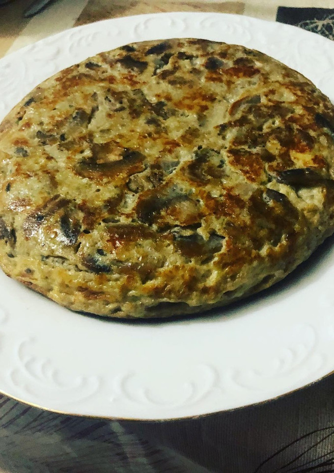 Una foto de Tortilla de berenjena y champiñones