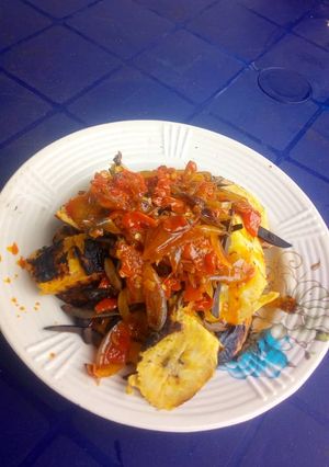 A picture of Roasted plantain with pepper sauce.