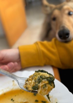 Una foto de Tortellini relleno de calabaza y cebolla