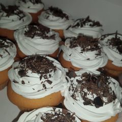 A picture of Vanilla Frosted Cupcakes.