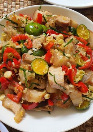 Hình của món Ba chỉ lắc sả tắc.