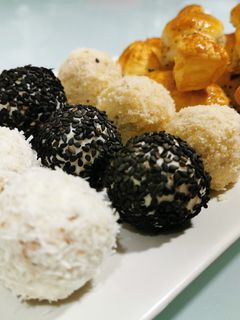 Una foto de Aperitivos bolitas de Navidad con queso de cabra