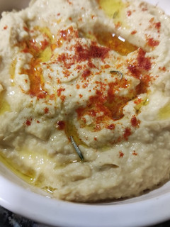 Una foto de Hummus de garbanzos. Súper fácil