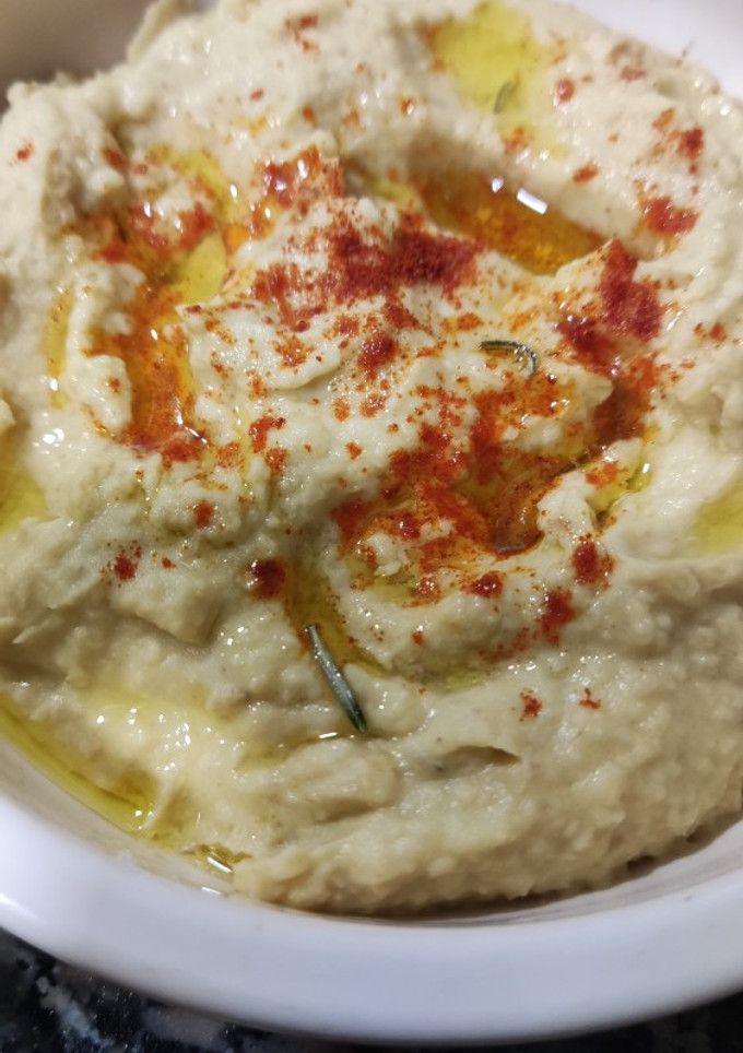 Una foto de Hummus de garbanzos. Súper fácil
