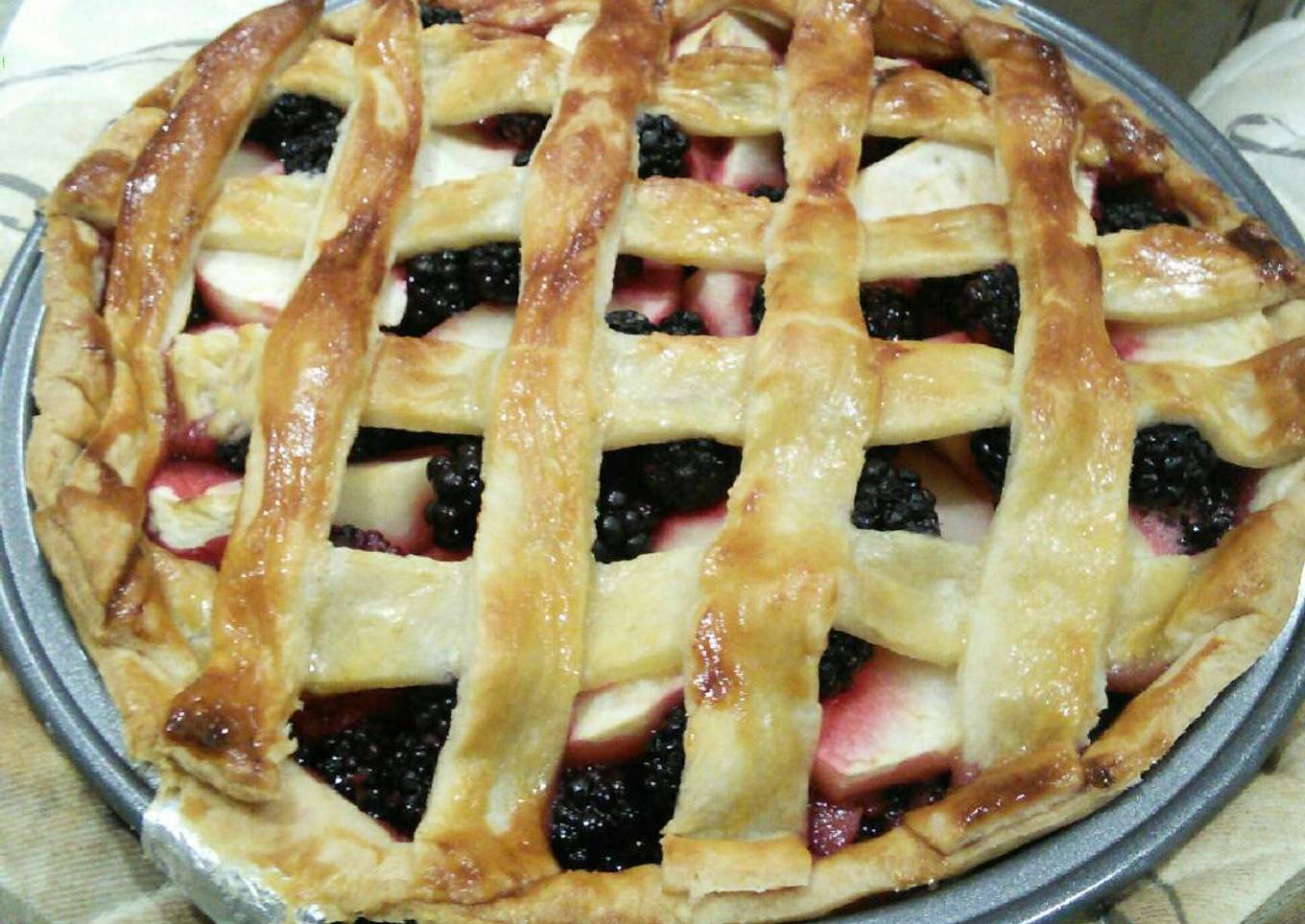 Apple and Blackberry Pie