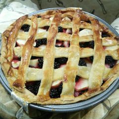 A picture of Apple and Blackberry Pie.