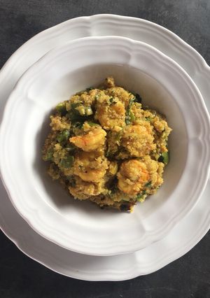 Una foto de Pulao (pilaf) de quinoa y langostinos - apto para candidiasis