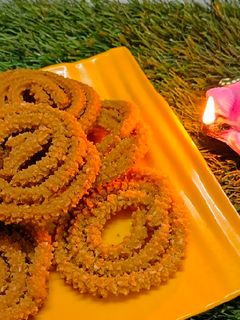 भाजणीची चकली (Bhajnichi Chakli Recipe In Marathi) रेसिपी चे मुख्य फोटो
