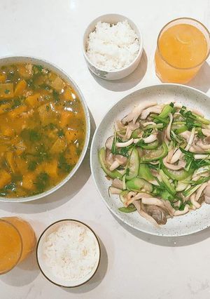 Hình của món #1 Canh bí đỏ - Mướp xào nấm bào ngư.