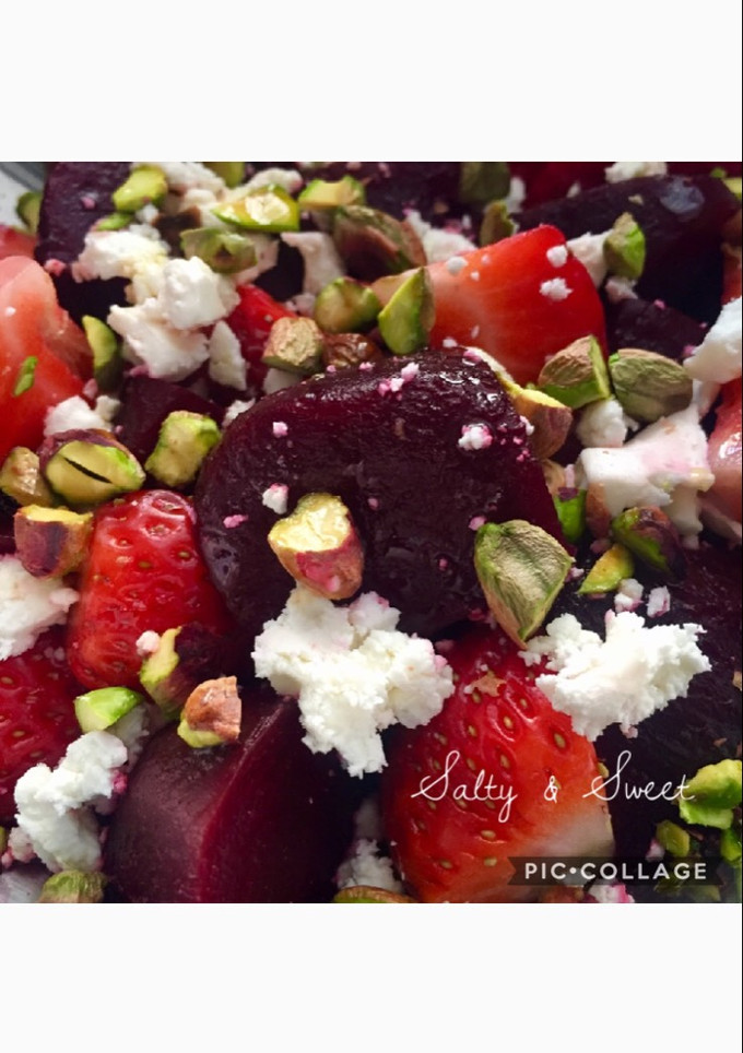 Una foto de Ensalada de remolacha, queso de cabra y pistachos