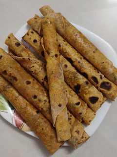 மேத்தி தேப்லா (Methi thepla recipe in tamil) செய்முறை முக்கிய புகைப்படம்