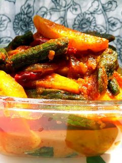 ভিন্ডি আলু কারি (bhindi aloo curry recipe in Bengali) রেসিপির প্রধান ছবি